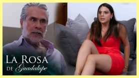 Jacky es edecán y busca un viejo rabo verde que la mantenga